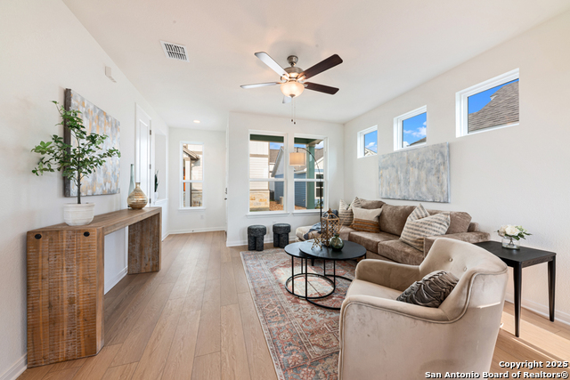 Image 3 of 23 For 2107 Hofstaat  # 38