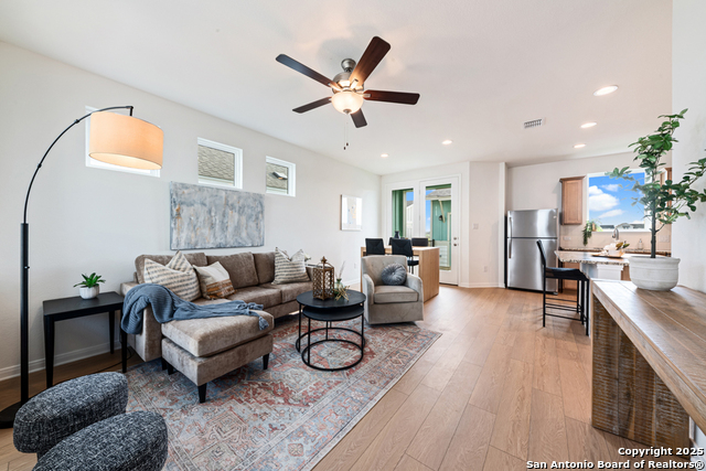 Image 4 of 23 For 2107 Hofstaat  # 38