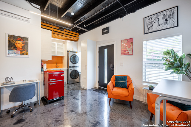 Image 10 of 29 For 811 Montana  1101