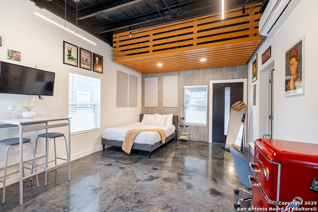 Image 12 of 29 For 811 Montana  1101