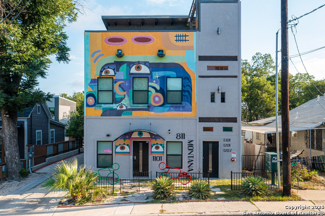 Image 2 of 29 For 811 Montana  1101