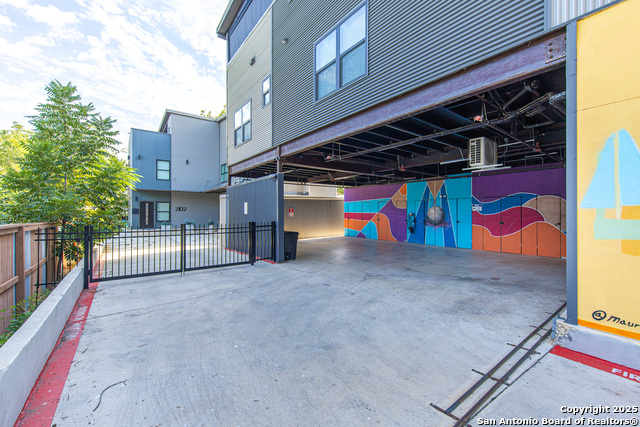 Image 21 of 29 For 811 Montana  1101