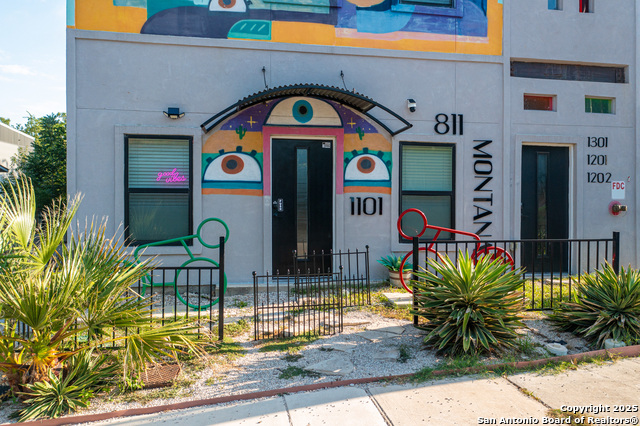 Image 3 of 29 For 811 Montana  1101