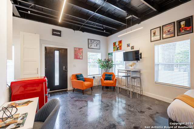 Image 5 of 29 For 811 Montana  1101