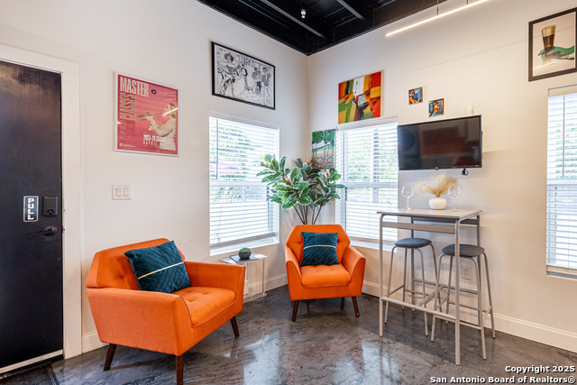 Image 6 of 29 For 811 Montana  1101