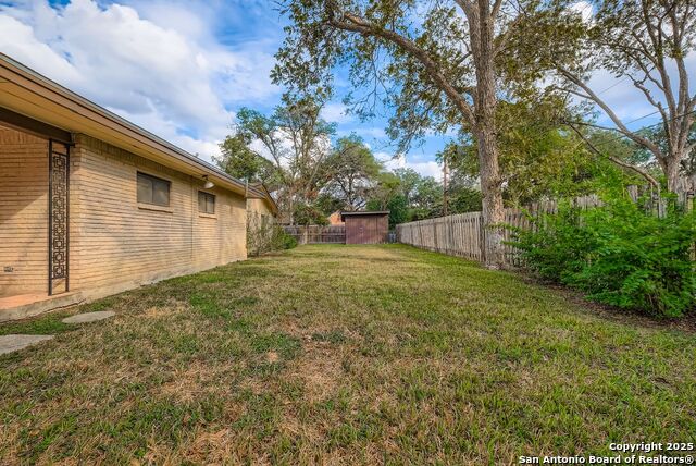 Image 17 of 17 For 742 Winfield