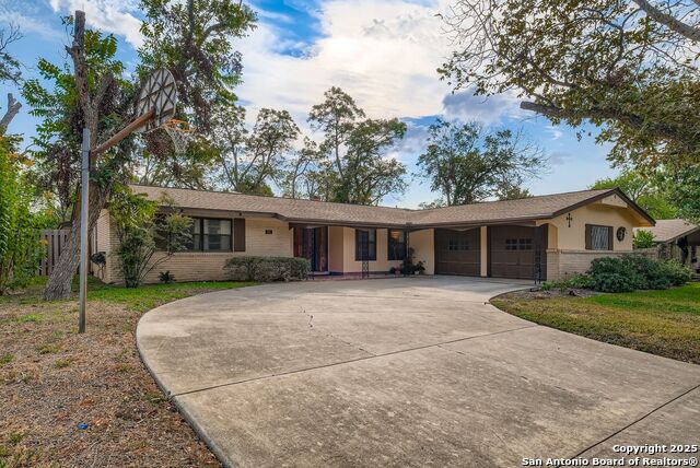 Image 2 of 17 For 742 Winfield