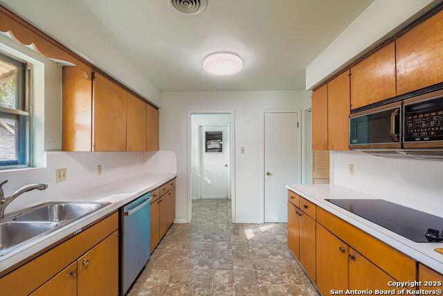 Image 5 of 17 For 742 Winfield