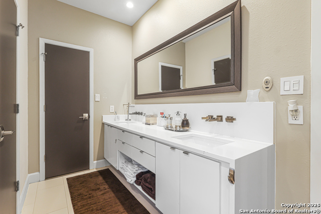 Image 22 of 45 For 15123 Mossoak Cove