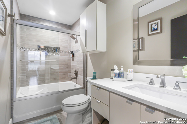 Image 26 of 45 For 15123 Mossoak Cove