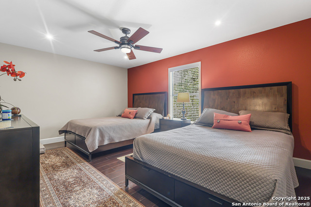 Image 31 of 45 For 15123 Mossoak Cove