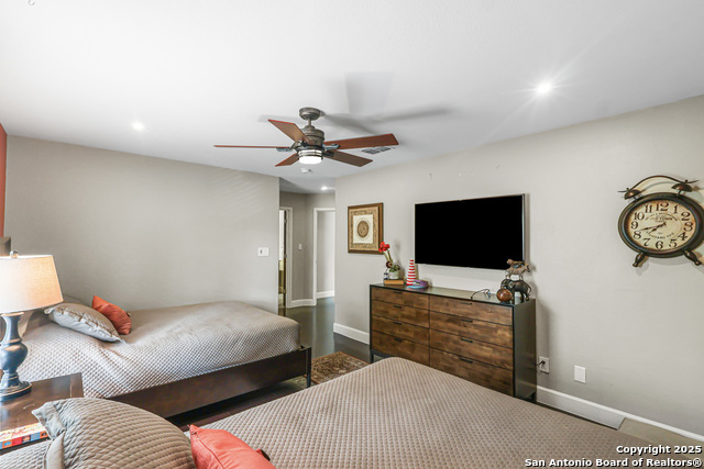 Image 32 of 45 For 15123 Mossoak Cove