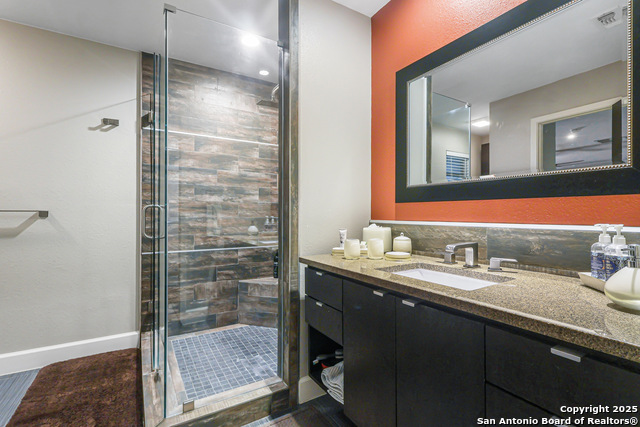 Image 33 of 45 For 15123 Mossoak Cove