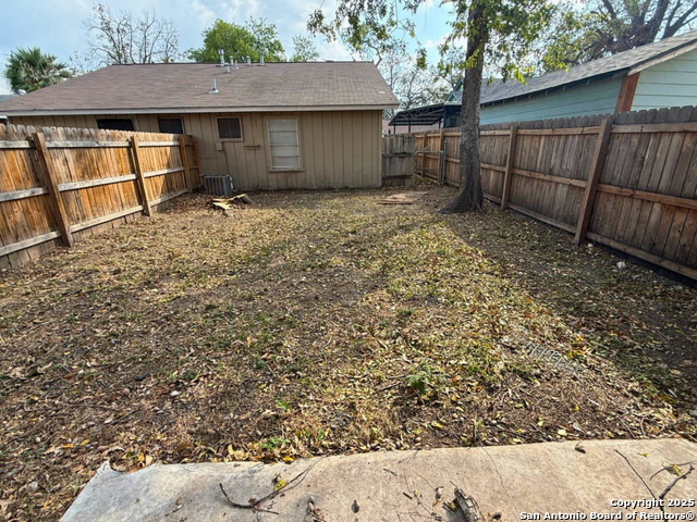 Image 10 of 11 For 2107 Olmos Dr W