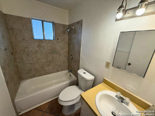 Image 9 of 11 For 2107 Olmos Dr W