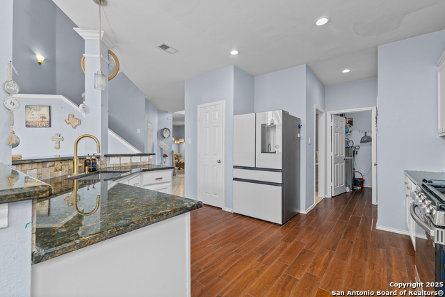 Image 12 of 39 For 718 Wildgrove Ln