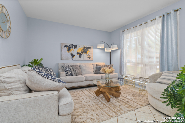 Image 7 of 39 For 718 Wildgrove Ln