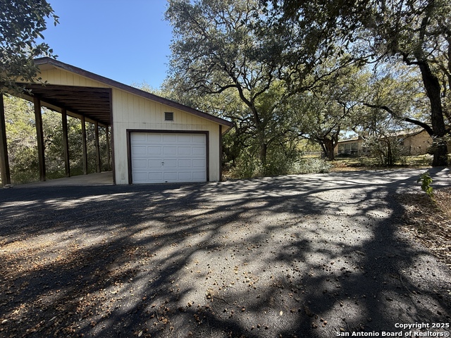 Image 3 of 5 For 3290 River Oaks