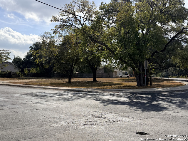 Listing photo id 0 for 407 Frey St  