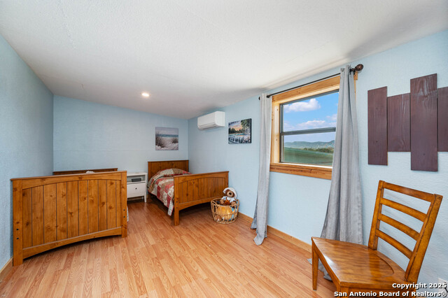 Listing photo id 20 for 728 Upper Moffett