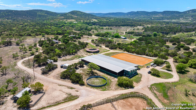 Listing photo id 1 for 728 Upper Moffett