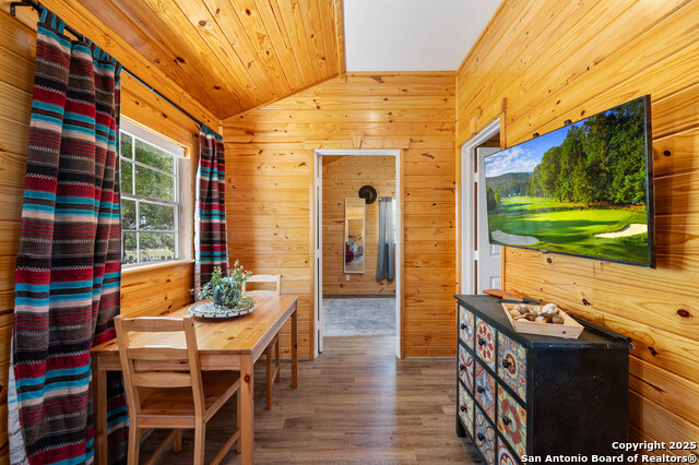 Listing photo id 44 for 728 Upper Moffett