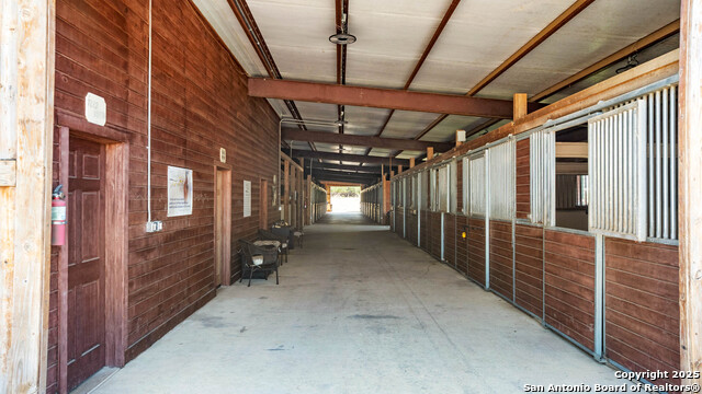 Listing photo id 5 for 728 Upper Moffett