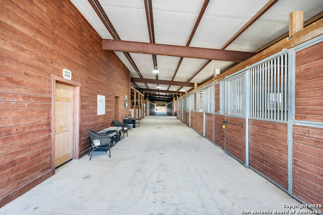 Listing photo id 6 for 728 Upper Moffett