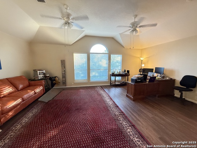 Listing photo id 10 for 1210 Wilder Pond