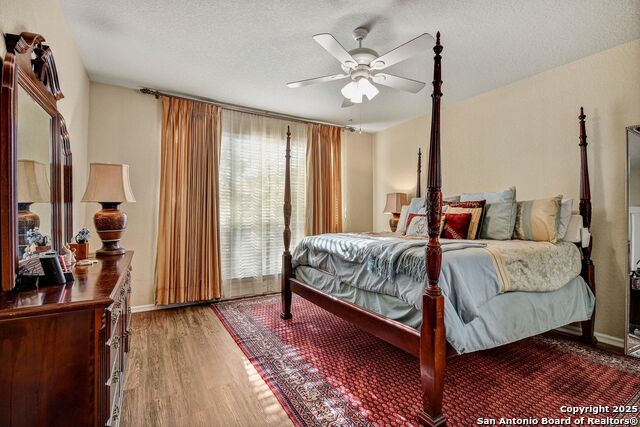 Listing photo id 5 for 1210 Wilder Pond