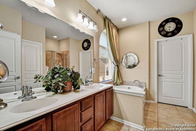 Listing photo id 6 for 1210 Wilder Pond