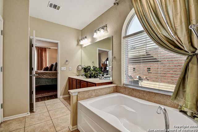 Listing photo id 7 for 1210 Wilder Pond