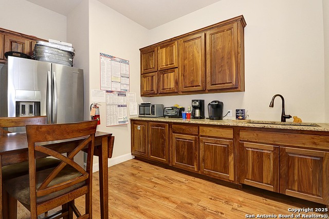 Listing photo id 9 for 8122 Whisper Oak