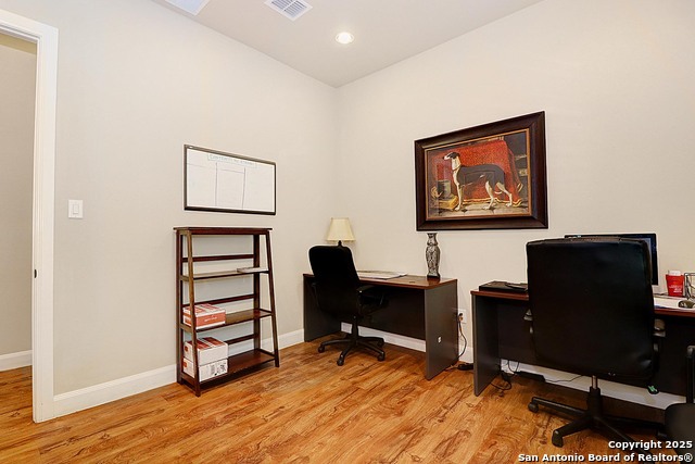 Listing photo id 11 for 8122 Whisper Oak