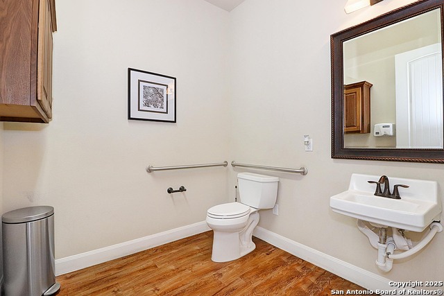 Listing photo id 12 for 8122 Whisper Oak