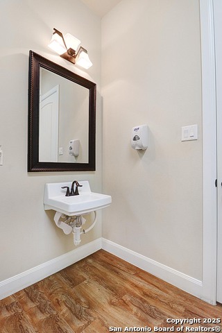 Listing photo id 13 for 8122 Whisper Oak