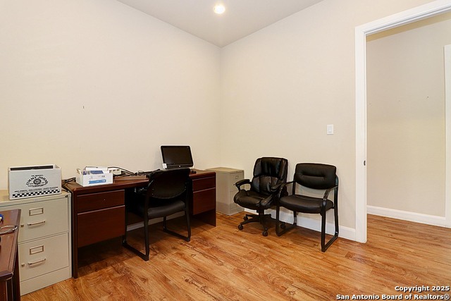 Listing photo id 17 for 8122 Whisper Oak