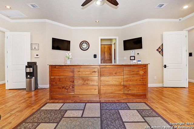 Listing photo id 2 for 8122 Whisper Oak