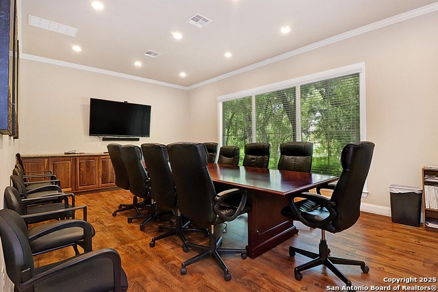 Listing photo id 4 for 8122 Whisper Oak