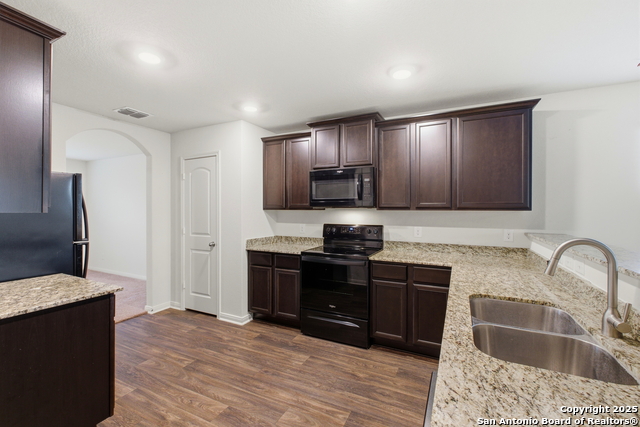 Listing photo id 9 for 6314 Sloane Cv