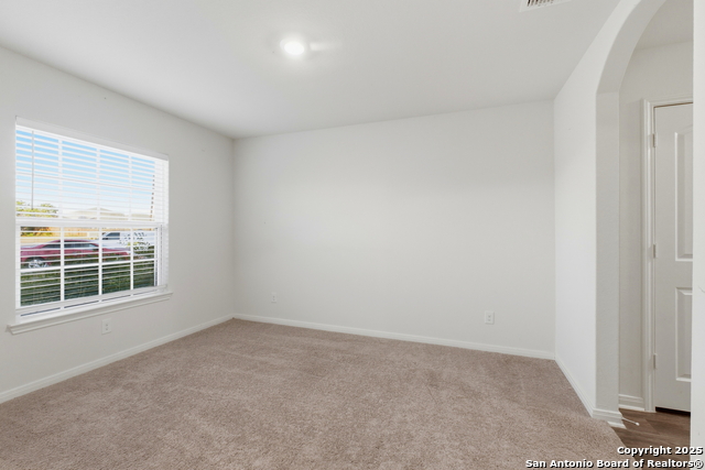 Listing photo id 12 for 6314 Sloane Cv