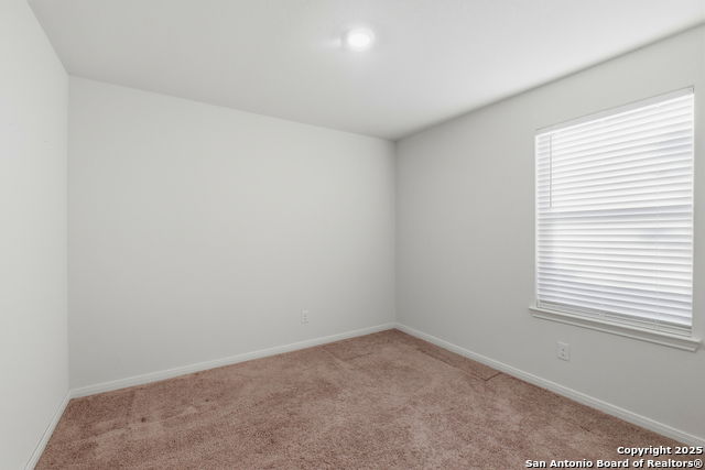 Listing photo id 16 for 6314 Sloane Cv