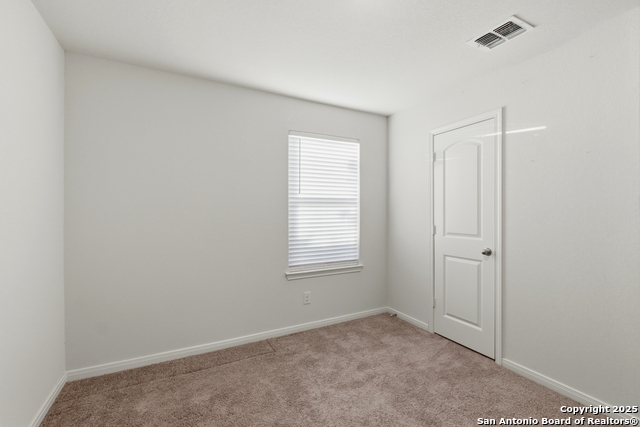 Listing photo id 17 for 6314 Sloane Cv