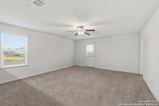 Listing photo id 18 for 6314 Sloane Cv