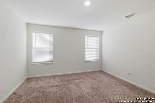 Listing photo id 22 for 6314 Sloane Cv