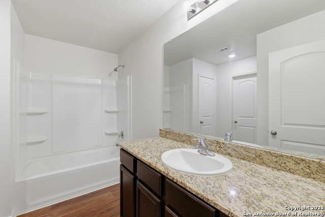 Listing photo id 24 for 6314 Sloane Cv