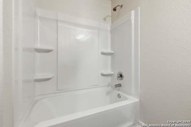 Listing photo id 26 for 6314 Sloane Cv