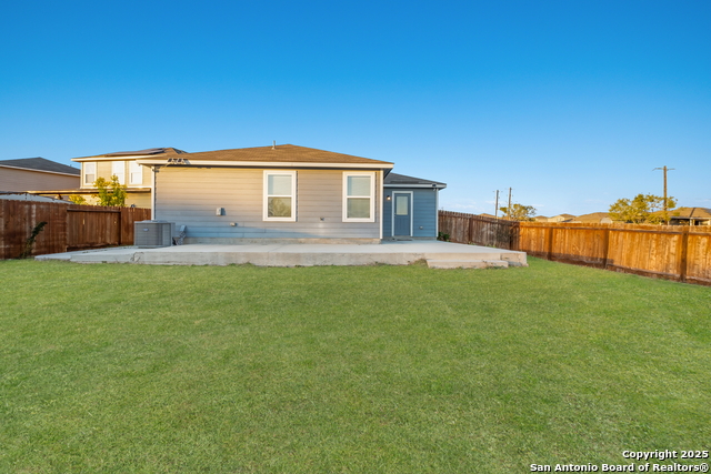 Listing photo id 29 for 6314 Sloane Cv