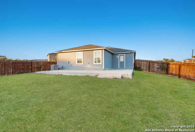 Listing photo id 30 for 6314 Sloane Cv
