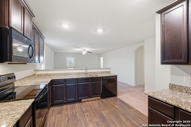 Listing photo id 7 for 6314 Sloane Cv